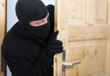 A spart casa unui făgărășean de unde a plecat cu un televizor. Hoțul este un sibian de 47 ani