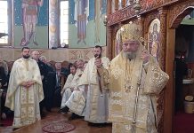 Foto și Video. Vizită arhierească la Făgăraș. IPS Laurențiu a participat la slujba de la biserica din Combinat. Distincție pentru pr. Vasile Onciu
