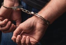 Polițiștii au descins la locuințele unor cămătari din Victoria. Două persoane au fost arestate pentru 30 de zile