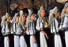 Foto. Expoziție online: ,,Feminitate- frumusețe în port popular“ cu „Cindrelul-Junii” Sibiu