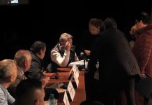 Foto. „Women power“ vs. Primarul Făgărașului. Edilul a fost pus la colț de o mână de făgărășence hotărâte, în plenul CL Făgăraș
