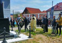 Foto și Video. Spre neuitare. Monumentul eroilor satului Rucăr a fost sfințit de hramul bisericii, Sf. Mare Mucenic Gheorghe