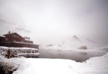 Iarnă în toată regula în Munții Făgăraș. La Bâlea Lac stratul de zăpadă este de 2,5 m