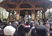 Foto și Video. De trei ori ,,Hristos a Înviat“. Hram la Mănăstirea Brâncoveanu de la Sâmbăta de Sus. Pelerinaj de Izvorul Tămăduirii