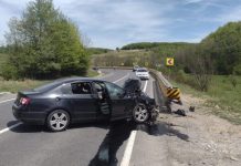 Un autoturism a intrat într-un parapet pe DN1, zona Perșani