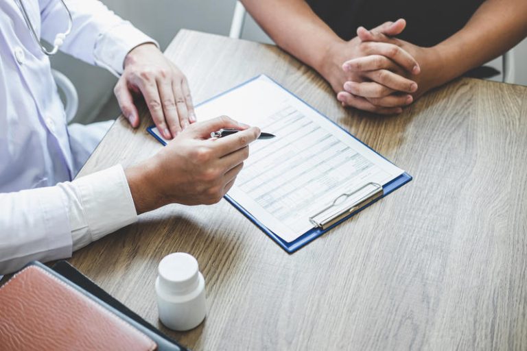 Pacienții nu vor mai fi puși pe drumuri după scrisoare medicală, iar medicii de familie pot prescrie compensat o serie de medicamente. Lista medicamentelor