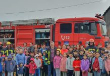 Foto și Video. Simulare de incendiu la Școala Gimnazială Mândra. Exercițiul a fost coordonat de Detașamentul de Pompieri Făgăraș și SVSU Mândra