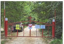 Ping pong cu drumul spre Mănăstirea Dejani. Instanța a obligat proprietraul să lase accesul liber. Cum a ajuns drum privat