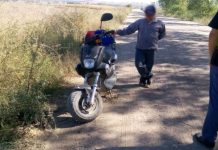 Cu moped-ul neînregistrat prin Feldioara și fără permis de conducere. Bărbatul de 28 ani are acum dosar penal