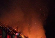 O casă din Mărgineni a fost cuprinsă de flăcări