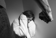 Un făgărășean și-a agresat concubina. Polițiștii au fost solicitați la fața locului