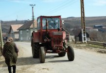 Un bărbat din Recea, fără permis de conducere și beat la volanul unui tractor neînmatriculat. Are dosar penal