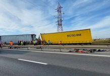 Tragedie pe autostrada București-Pitești: un microbuz a fost prins între două tiruri. Cinci persoane au decedat