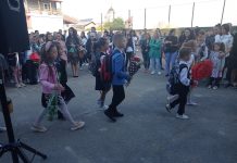 Foto. A început școala. Festivitățile de deschidere de la Școala ,,Ovid Densușianu“ Făgăraș și Școala Gimnazială Lisa