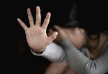 Un bărbat din Voila și-a agresat soția și fiica vitregă monitorfg