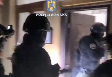 Video. Șapte persoane au fost reținute pentru proxenetism, camătă și șantaj