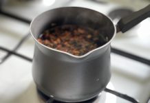 Beneficiile ceaiului în sezonul rece. Care sunt cele mai cunoscute plante medicinale din România și la ce sunt bune