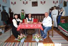 Foto. Diplome de excelență acordate Aureliei Stoica Bâță și Marianei Stoica pentru strădania lor de a promova tradițiile din Veneția de Jos. Localnicele au concurat la ,,Chefi la cuțite“
