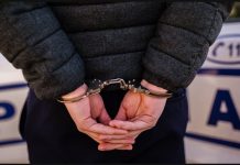 Primar și viceprimar reținuți de procurori pentru mită și abuz în serviciu, legate de achizițiile publice