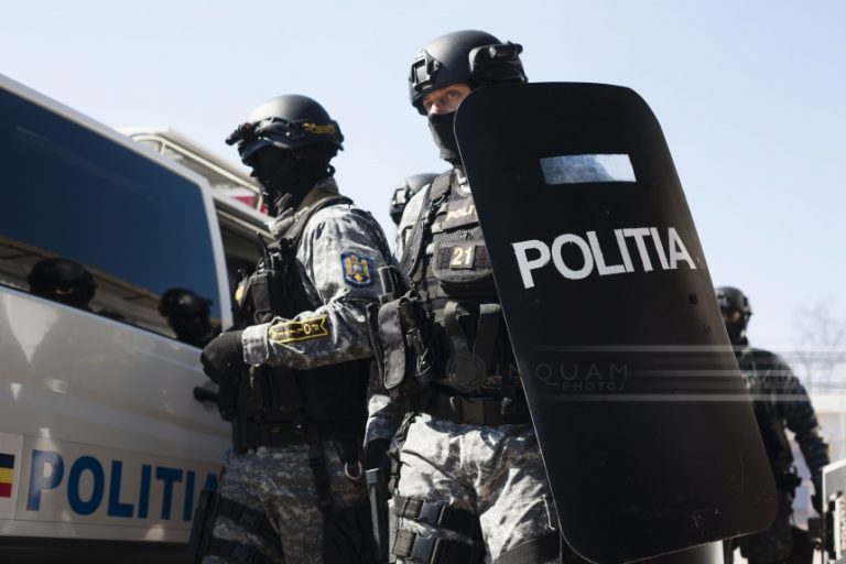 Video. Percheziții și la Brașov într-un dosar de înșelăciune: Obținerea unor credite online cu cărți de identitate falsificate