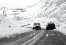 Prima zăpadă din această toamnă pe Transfăgărăşan; stratul are 15 centimetri la Bâlea Lac