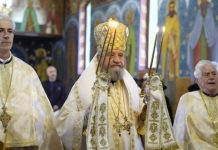 Foto. Moșii de toamnă, la biserica de la Spital. IPS Laurențiu Streza a fost în mijlocul enoriașilor