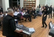 Foto și Video. Spectacolul ,,Rapsodii de toamnă“, la biblioteca Casei de Cultură din Victoria