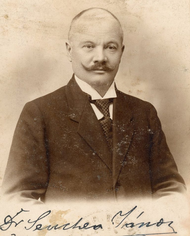 Foto. Descendenții av. Ioan Șenchea:  ,,Era un bărbat hotărât şi foarte deştept. Tot timpul spunea, să nu renunţați, să nu vă lăsați păcăliţi”
