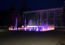 Video. Fântâna arteziană de la Făgăraș a fost în chinurile facerii 3 ani și a costat 160.000 euro. Una mai sofisticată, muzicală, dar la 55.000 euro, este la Onești