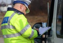 Dosar penal pentru un bărbat din Constanța oprit în trafic, la Rupea. Acesta avea RCA și inspecție tehnică false pentru autoutilitară