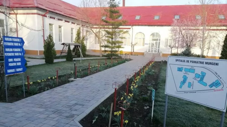 Anchetă penală la Vaslui, unde 3 oameni au murit și 29 s-au intoxicat după ce au mâncat „pomană” de la mănăstire
