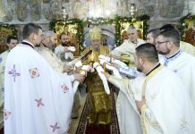 Biserica ,,Sf Nicolae“ din Calbor a fost sfințită. IPS Laurențiu, Mitropolitul Ardealului, s-a aflat în mijlocul enoriașilor