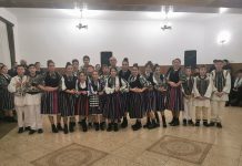 Video și foto. Spectacol la Rucăr cu echipa micilor dansatori ai satului, coordonați de instructorul Gheorghe Văcăreț