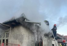 Foto. O casă din Arpașu de Sus a luat foc. Un bărbat de 62 de ani n-a mai putut fi salvat