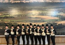 Foto și Video. ,,Ridicatul vătafului“, obicei străvechi păstrat la Beclean. Cetele de feciori din Țara Făgărașului se strâng în Ajunul Sf. Nicolae