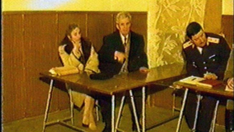 Foto și Video. Procesul lui Nicolae Ceaușescu și al Elenei Ceaușescu. Oamenii cheie ai evenimentelor  din Decembrie 1989, cei care puteau spune adevărul, au murit în condiţii suspecte