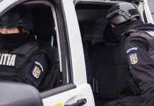 Percheziții la persoane care comercializau ilegal articole pirotehnice