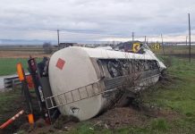Pericol de explozie pe DN1, între Veștem și Mohu. O autocisternă încărcată cu motorină s-a răsturnat