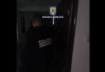 Video. Bărbat reținut după descinderea polițiștilor în miez de noapte. Acesta avea pe numele lui mandat de arestare european