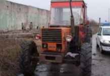 Beat și fără permis la volanul unui tractor, prin Voila