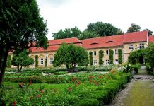 Palatul Brukenthal de la Avrig, închis temporar de Protecția Consumatorului. Nereguli la bucătărie și la camerele de cazare