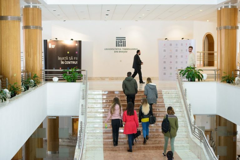 Cursuri gratuite de pregătire pentru bacalaureat, la Universitatea Transilvania