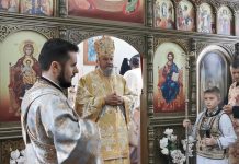 Foto și Video. Sărbătoare la Voila. Biserica veche de trei veacuri a fost resfințită de Mitropolitul Ardealului