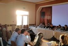 Video. ,,Nu vă vrem aici!“ Scandal la Ucea. Sătenii nu vor o stație de biogaz în satul lor