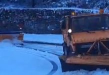 Video. Zăpadă pe Transfăgărășan în zona Bâlea Cascadă. Drumarii au intervenit pentru deszăpezirea drumului