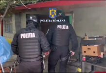 Video. Percheziții într-un dosar de evaziune fiscală la un magazin sătesc. Două persoane au fost conduse la audieri