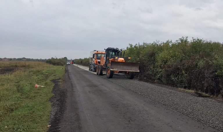 11 firme vor să reabiliteze drumul Făgăraș-Șoarș-Bărcut. Cei 25 km au fost împărțiți în două loturi