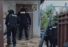 Escrocii arestați la Brașov au păgubit prin „smishing” 51 de persoane cu 600.000 de lei