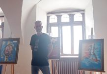 Foto și Video. Artistul Mugurel Răducanu: ,,Expoziția este despre lumină și întuneric“. Expoziție de artă reciclabilă la Cetatea Făgărașului
