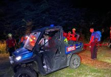 Foto. Turist accidentat în zona Izvorul Viștea din Munții Făgăraș. Intervenția salvatorilor, 19 persoane, a durat șapte ore. Continuă reabilitarea traseelor montane